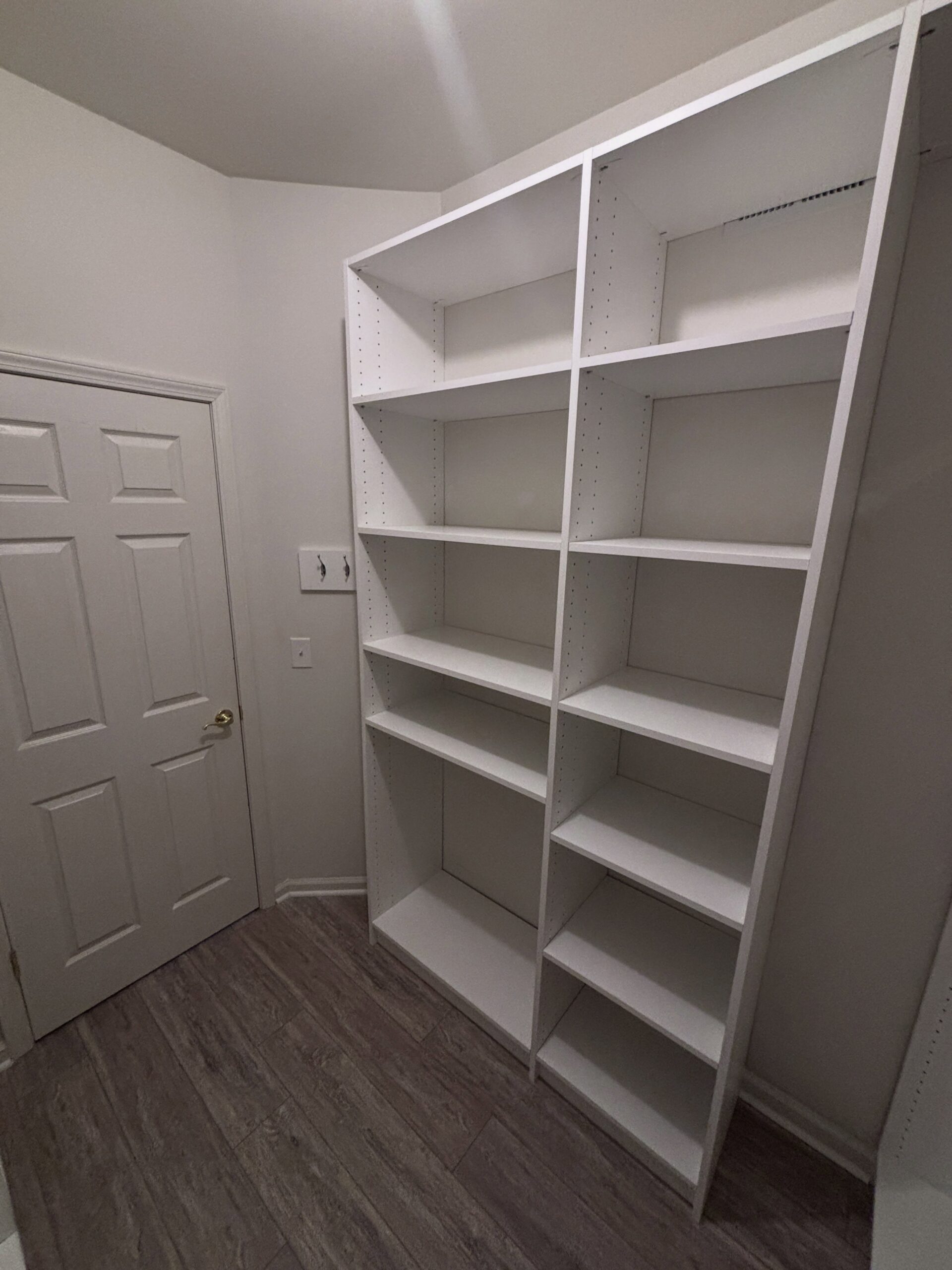 Floor-to-ceiling adjustable closet shelving